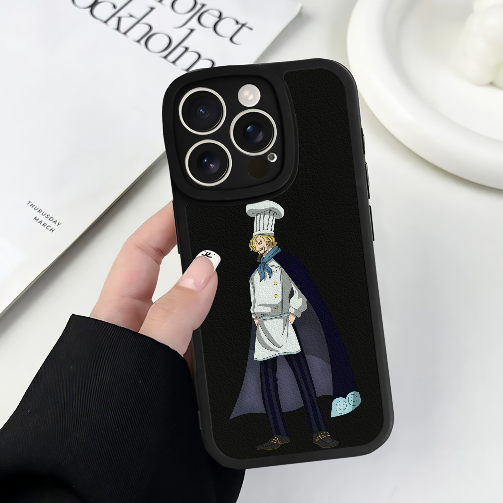 （画像用） ワンピース サンジ ONE PIECE Sanji 【iPhone 16シリーズ対応】シリコンスマホケース（レザー調） 材質：シリコン